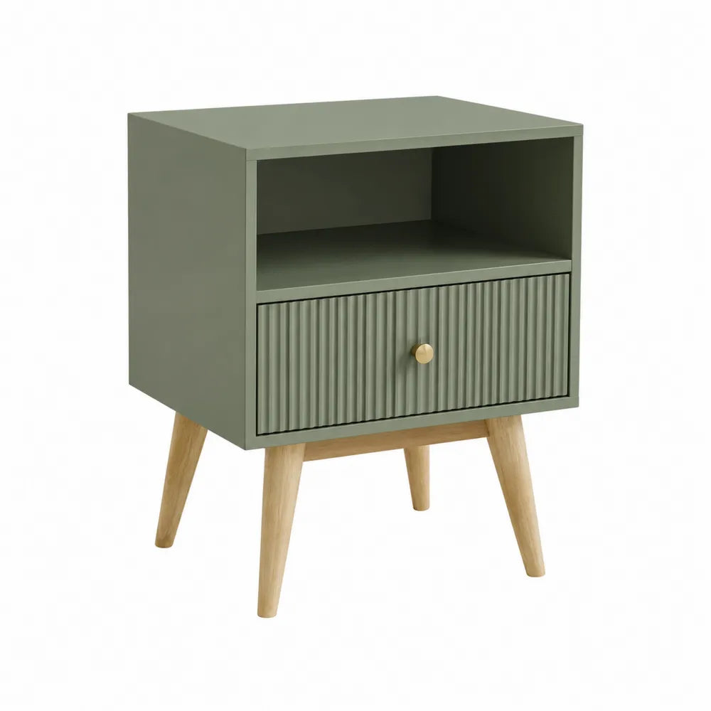 Comodino con 1 cassetto e vano aperto struttura in MDF colore verde salvia gambe in legno massello di faggio e maniglia in metallo dorato 45x40x55 cm